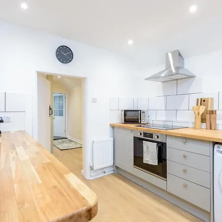 The Retreat New Forest, Hinton Christchurch  Room photo