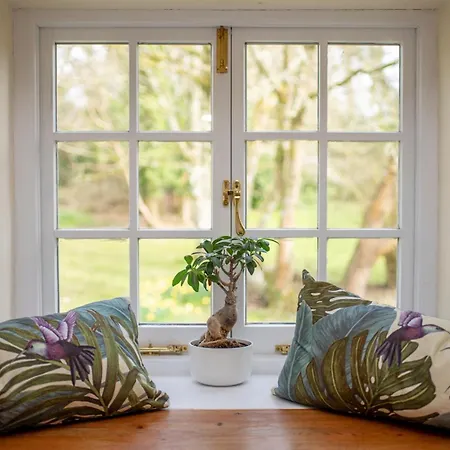 The Retreat New Forest, Hinton Christchurch  Room photo