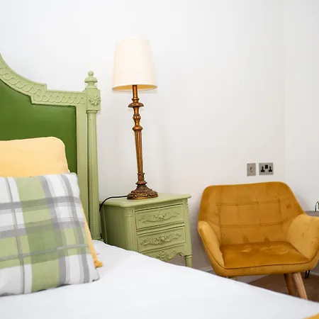 The Retreat New Forest, Hinton Christchurch  Room photo