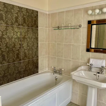 The Retreat New Forest, Hinton Christchurch  Room photo