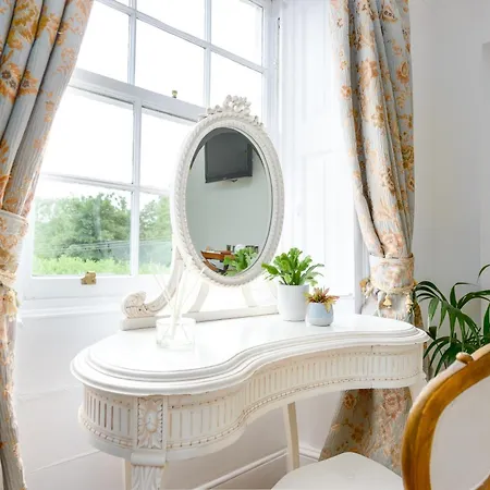 The Retreat New Forest, Hinton Christchurch  Room photo