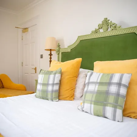The Retreat New Forest, Hinton Christchurch  Room photo
