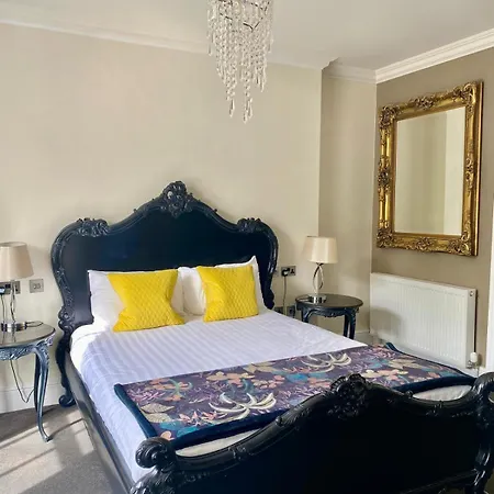 The Retreat New Forest, Hinton Christchurch  Room photo
