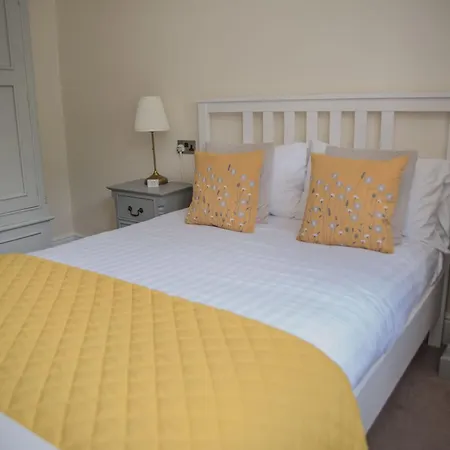 The Retreat New Forest, Hinton Christchurch  Room photo
